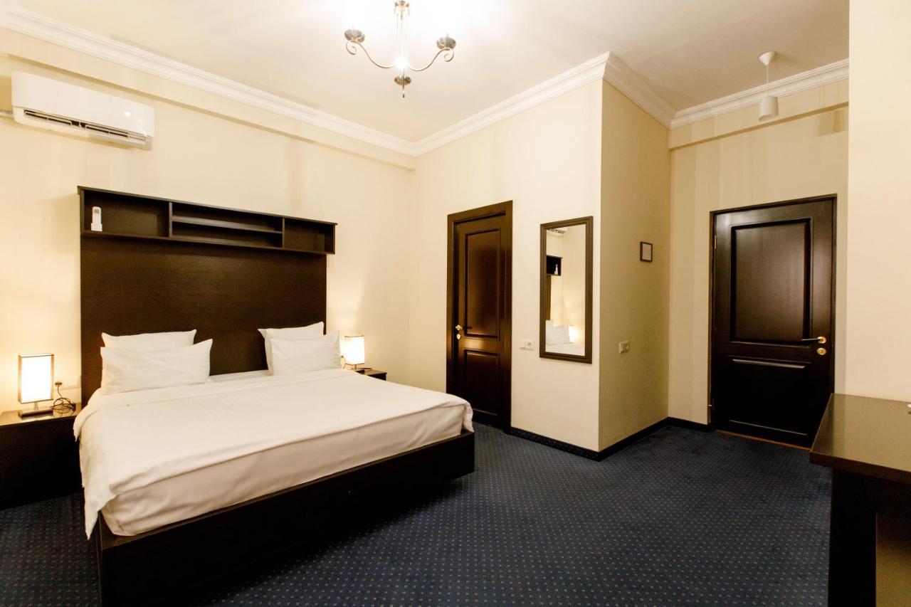 יירבאן 14 Floor Hotel מראה חיצוני תמונה