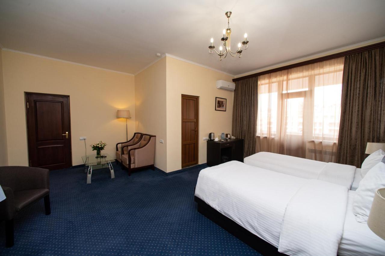 יירבאן 14 Floor Hotel מראה חיצוני תמונה