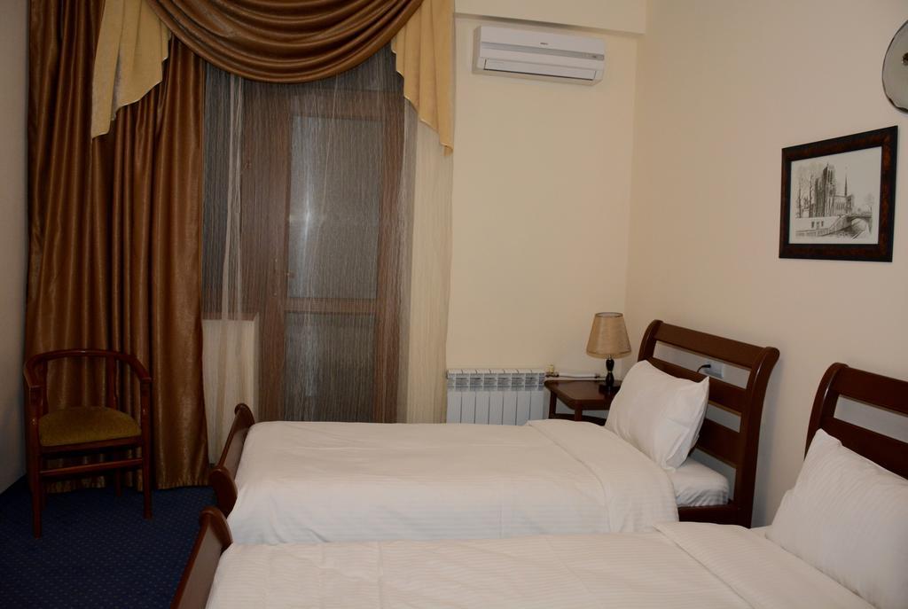יירבאן 14 Floor Hotel מראה חיצוני תמונה