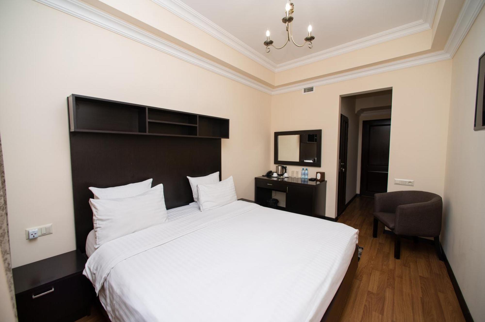 יירבאן 14 Floor Hotel חדר תמונה