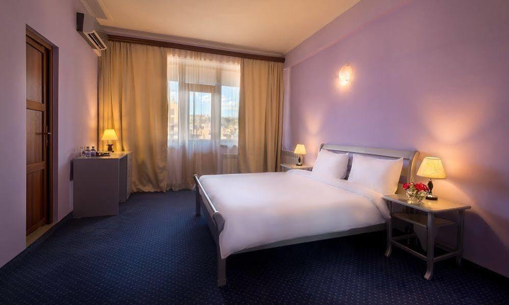 יירבאן 14 Floor Hotel מראה חיצוני תמונה