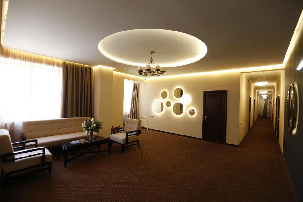 יירבאן 14 Floor Hotel מראה חיצוני תמונה